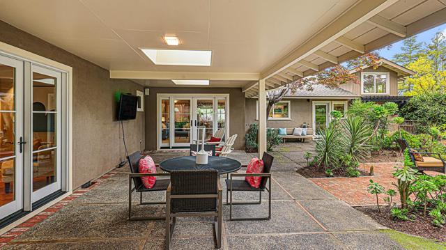 161 E Floresta Way, Portola Valley CA: https://media.crmls.org/mediaz/2ee60ad8-2698-4e5c-8922-bc1521262c93.jpg