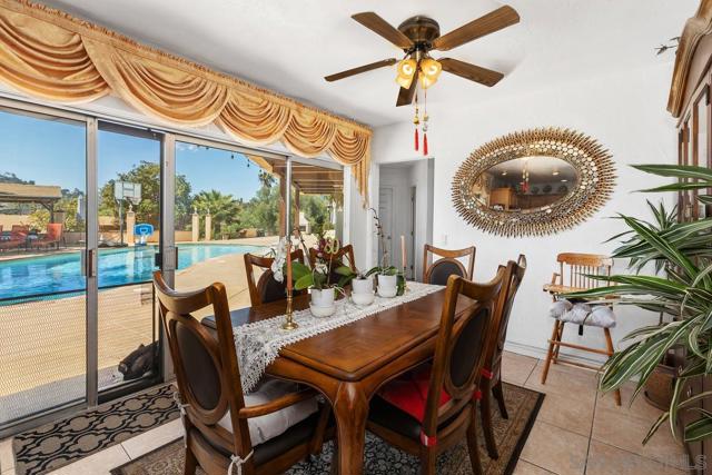 4816 Redondo Dr, La Mesa CA: https://media.crmls.org/mediaz/2ee68562-3b1a-44b7-989d-db5943c76f12.jpg