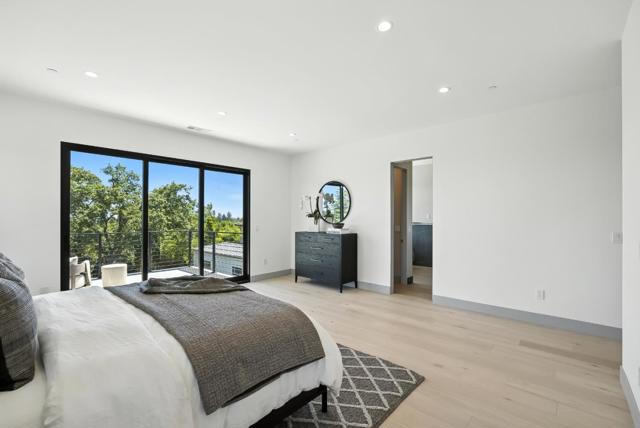 1127 Hillslope Place, Los Altos CA: https://media.crmls.org/mediaz/2ee69f57-7c21-45a4-8e87-217151a63a1b.jpg