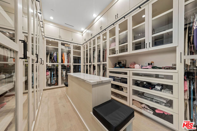 3140 Coldwater Canyon, Studio City CA: https://media.crmls.org/mediaz/2ee6a318-2f7d-424d-908d-bbf296d00bbe.jpg
