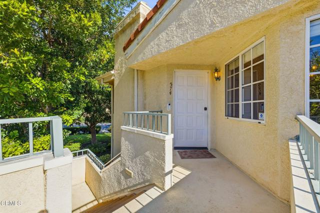 Detail Gallery Image 3 of 23 For 574 Charles St, Moorpark,  CA 93021 - 2 Beds | 2 Baths