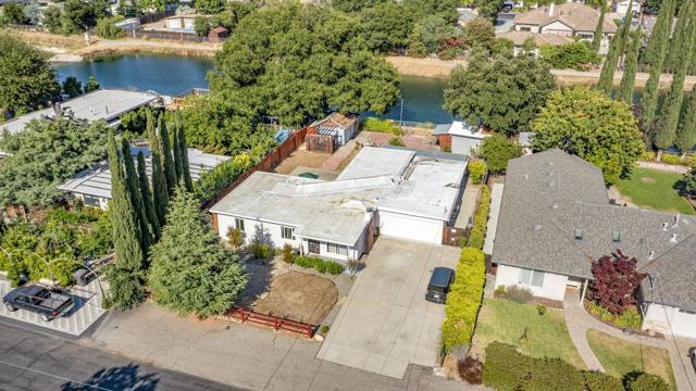 848 Kenneth Avenue, Campbell CA: https://media.crmls.org/mediaz/2ee72e84-a822-4afa-b48f-4a7bc78b4016.jpg