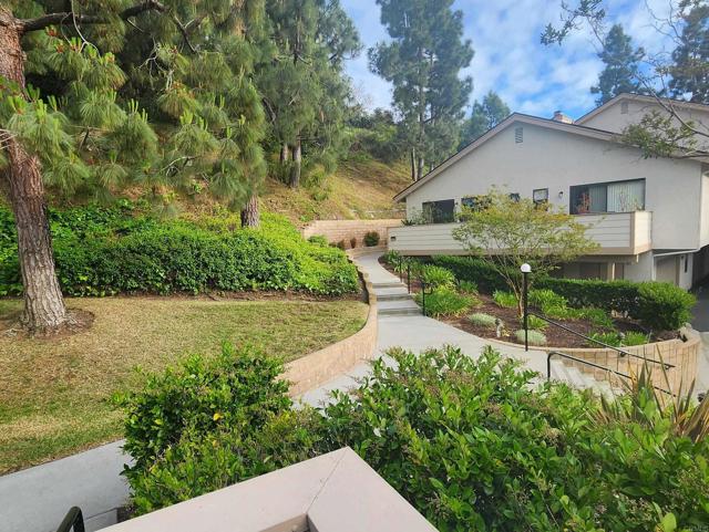 Detail Gallery Image 2 of 30 For 4531 Chateau Deivw, San Diego,  CA 92117 - 2 Beds | 2 Baths