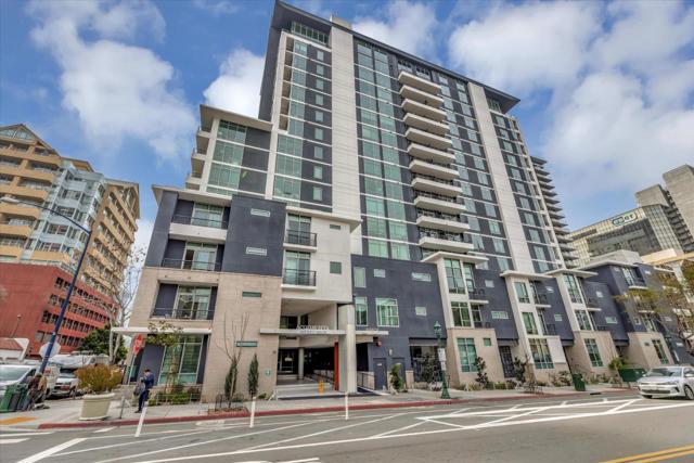 425 W Beech Street, San Diego CA: https://media.crmls.org/mediaz/2ee7440d-8f8f-41e9-9851-c21a402875c5.jpg