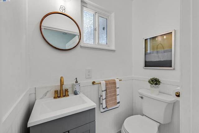 15833 Via Toledo, San Lorenzo CA: https://media.crmls.org/mediaz/2ee7880f-f051-4271-8fc0-e4ba798e21c2.jpg