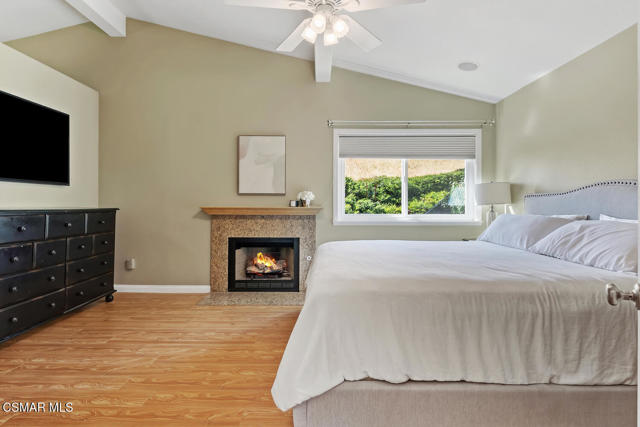 5625 Maricopa Drive, Simi Valley CA: https://media.crmls.org/mediaz/2ee7a3d1-a811-4b36-a959-b41c6a4ce68b.jpg