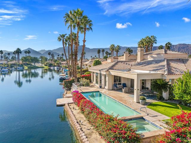 47560 Via Montigo, La Quinta CA: https://media.crmls.org/mediaz/2ee7bb0a-3341-40db-a0fa-5ad64b2d46cd.jpg