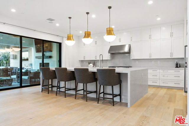 20216 W Albion Way, Porter Ranch CA: https://media.crmls.org/mediaz/2ee82793-0b8d-4e7e-8d1b-046d96235b91.jpg