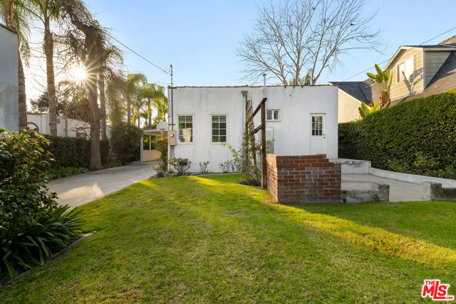 906 N Ford Street, Burbank CA: https://media.crmls.org/mediaz/2ee82a38-5263-4b1d-ba96-fff30f521390.jpg