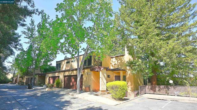 3279 Mt Diablo Ct, Lafayette CA: https://media.crmls.org/mediaz/2ee85679-aa84-4fae-8cfa-e1ecc997cfda.jpg