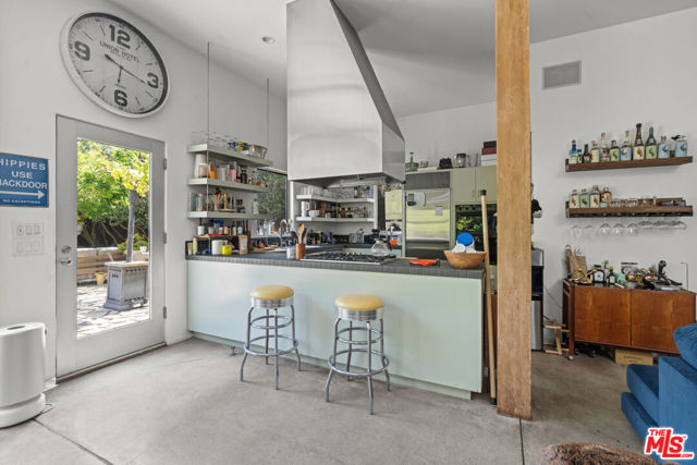 550 Indiana Avenue, Venice CA: https://media.crmls.org/mediaz/2ee898ca-b0e2-436f-b475-4a43a5cc8d96.jpg