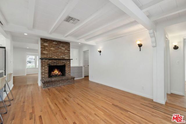 5346 Natick Avenue, Sherman Oaks CA: https://media.crmls.org/mediaz/2ee8b4e9-c703-4202-9844-d476dc8c6a77.jpg