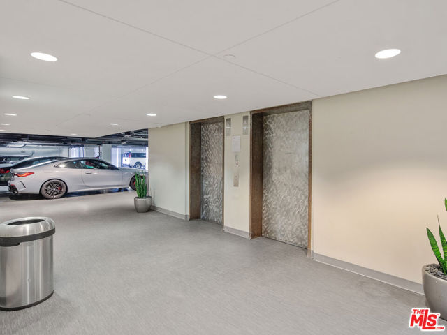 1431 Ocean Avenue, Santa Monica CA: https://media.crmls.org/mediaz/2ee97199-0733-4577-bf23-14a9822adf7f.jpg