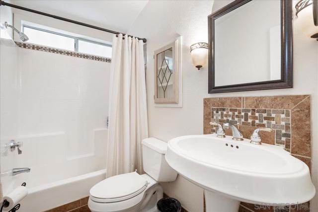13327 Casa Vista St, Poway CA: https://media.crmls.org/mediaz/2ee972a1-fb27-42b9-b369-671697fc593b.jpg