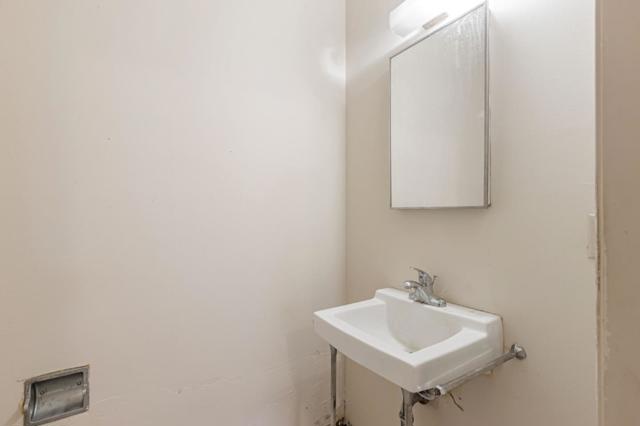 Image 23 of 31 For 2337 Walden Square