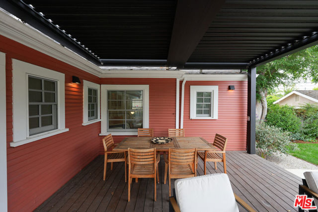 607 S Orange Drive, Los Angeles CA: https://media.crmls.org/mediaz/2ee9ad8d-e51a-4100-a8b9-db8d8fabf155.jpg