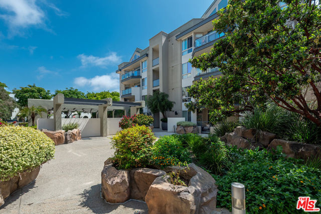13044 Pacific, Playa Vista CA: https://media.crmls.org/mediaz/2ee9ddd1-3d61-4c79-bbec-4130b3f7e37c.jpg