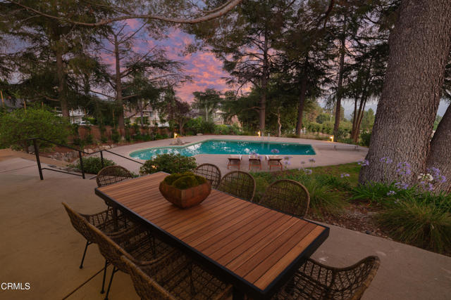 5445 La Crescenta Avenue, La Crescenta CA: https://media.crmls.org/mediaz/2eea6d35-5a89-4db4-a807-43d40253ec1c.jpg