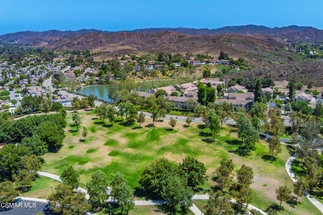 552 Fairfield Road, Simi Valley CA: https://media.crmls.org/mediaz/2eead535-5f56-462a-af5f-8b0b41d096ea.jpg