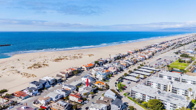 3233 Playa Court, Oxnard CA: https://media.crmls.org/mediaz/2eeb0e12-860b-4e9a-9cd0-8540f2317bee.jpg