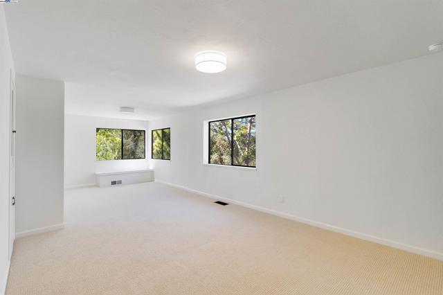 1069 Coombsville Rd, Napa CA: https://media.crmls.org/mediaz/2eeb3ac7-05f5-4d05-aecb-3e1b5f5f074f.jpg