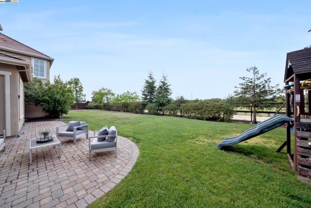 2307 Vineyard Heights Ln, Pleasanton CA: https://media.crmls.org/mediaz/2eeb3f43-82da-4145-bf96-75c8118a396d.jpg