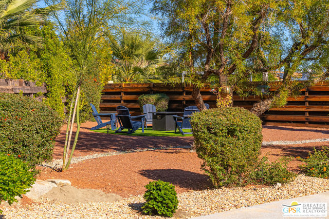 566 N Sunset Way, Palm Springs CA: https://media.crmls.org/mediaz/2eeb41b5-6744-42df-a52a-038de58a6ccf.jpg