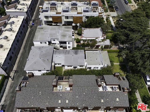 938 15th Street, Santa Monica CA: https://media.crmls.org/mediaz/2eeb9dbe-35c0-44a2-9418-f6f9c152d4e9.jpg