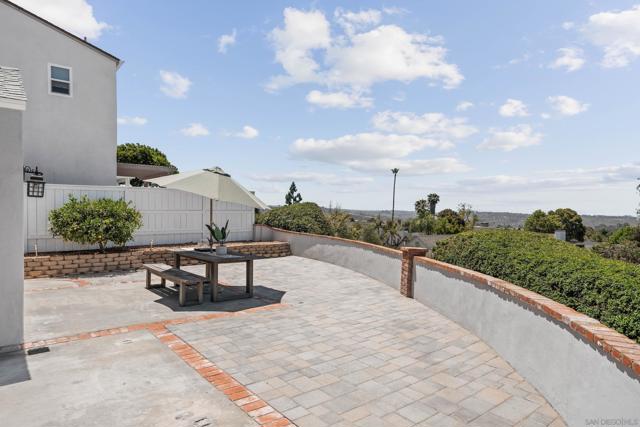 4503 Carnaby, Carlsbad CA: https://media.crmls.org/mediaz/2eebfcbb-0ce5-4ec6-9456-2811c8422210.jpg