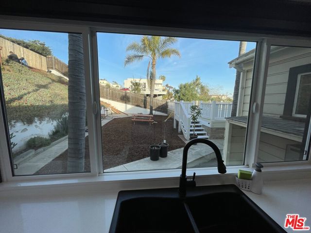 84 N Palm Street, Ventura CA: https://media.crmls.org/mediaz/2eec525b-60b8-4891-88c7-7253465261ac.jpg
