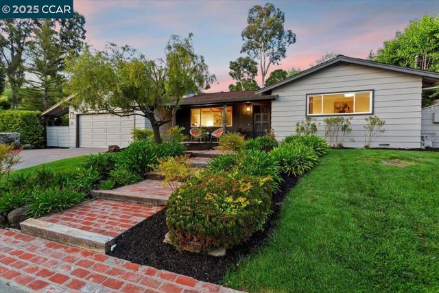 25 Whitehall Dr, Orinda CA: https://media.crmls.org/mediaz/2eecc638-0492-46a4-bb88-88e6f22379aa.jpg