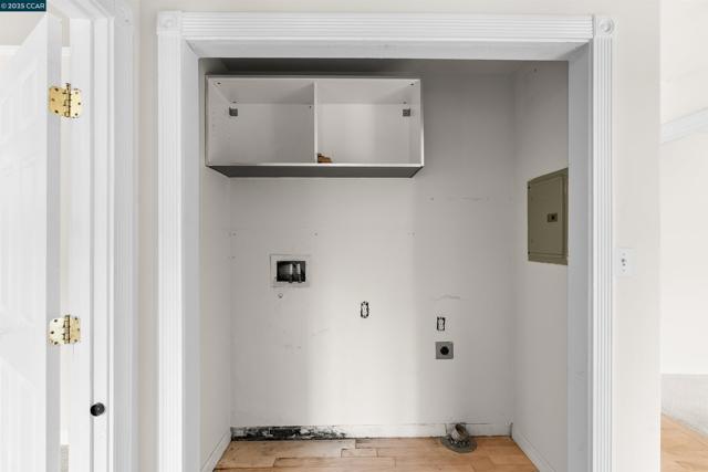 39 Anson Way, Kensington CA: https://media.crmls.org/mediaz/2eee1066-10af-4336-b686-d822e633d853.jpg