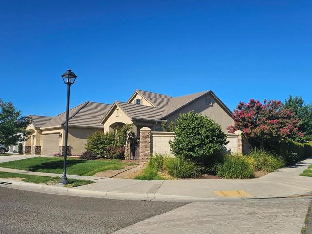 1703 Cobblefield Lane, Los Banos CA: https://media.crmls.org/mediaz/2eee7f46-7f3e-4a19-96e1-103ecd5294c8.jpg