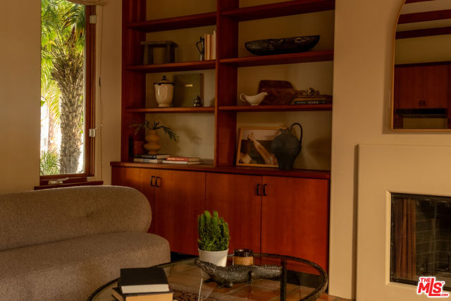 416 Carroll Canal, Venice CA: https://media.crmls.org/mediaz/2eeea77e-55c9-42a8-8075-8a858b79bf47.jpg