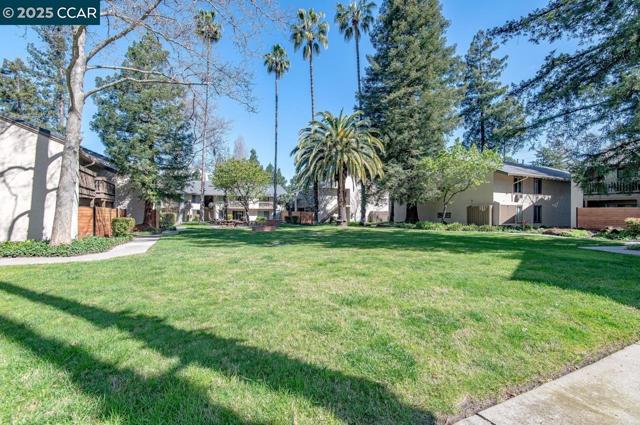 2742 Oak Rd, Walnut Creek CA: https://media.crmls.org/mediaz/2eeedbed-a593-416f-bc03-8ad5a5085231.jpg