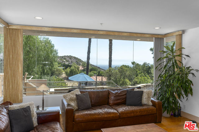 159 Dapplegray Road, Bell Canyon CA: https://media.crmls.org/mediaz/2eeee7d0-c455-4a2d-8c2f-82091ede5435.jpg