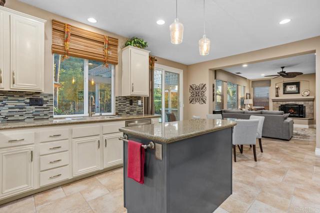 Detail Gallery Image 12 of 58 For 1122 via Vera Cruz, San Marcos,  CA 92078 - 5 Beds | 3 Baths