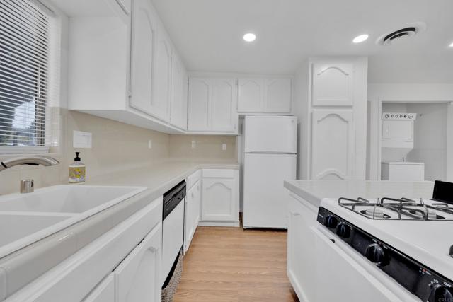 Detail Gallery Image 15 of 60 For 9015 9017 Campo Rd, Spring Valley,  CA 91977 - 6 Beds | 4 Baths