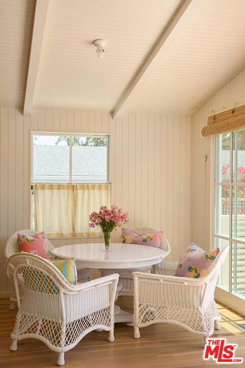 212 Paradise Cove Road, Malibu CA: https://media.crmls.org/mediaz/2eef81f6-c53f-4e31-a608-49ff13baf1fc.jpg