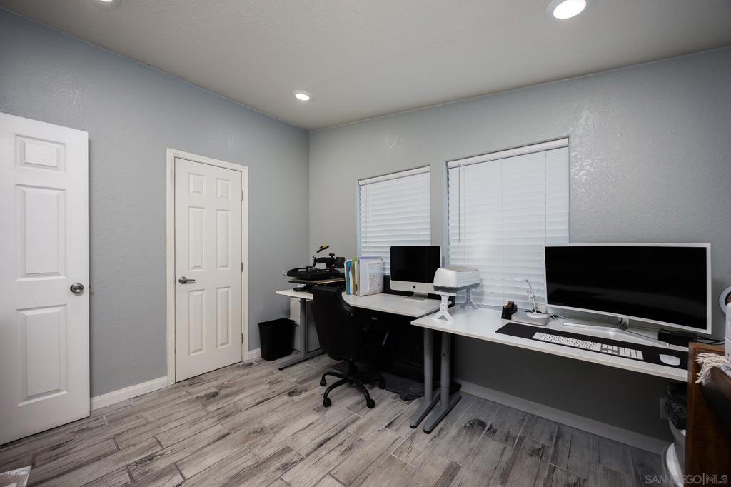 MLS #250038022SD image #22