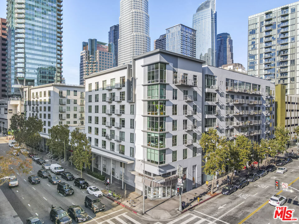 645 W 9TH Street #424