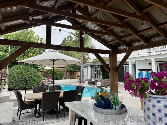3275 Maezel Ln, Carlsbad CA: https://media.crmls.org/mediaz/2ef03516-0e95-4a6d-8524-c6cd76c3a8ec.jpg