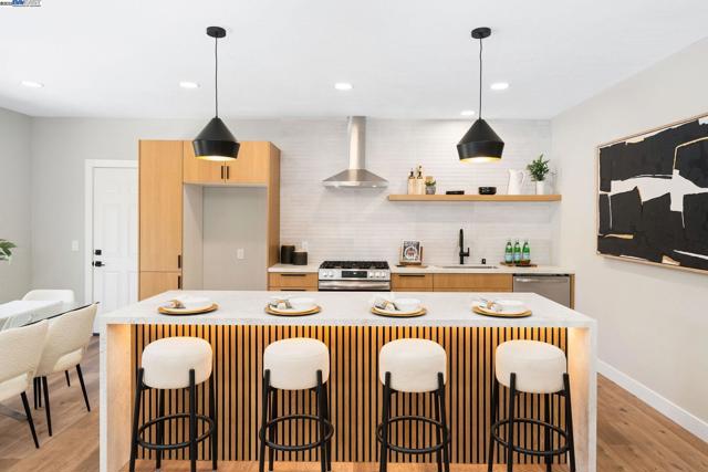 14272 Santiago Rd, San Leandro CA: https://media.crmls.org/mediaz/2ef0777d-8f62-48c5-a282-457dfac949d6.jpg