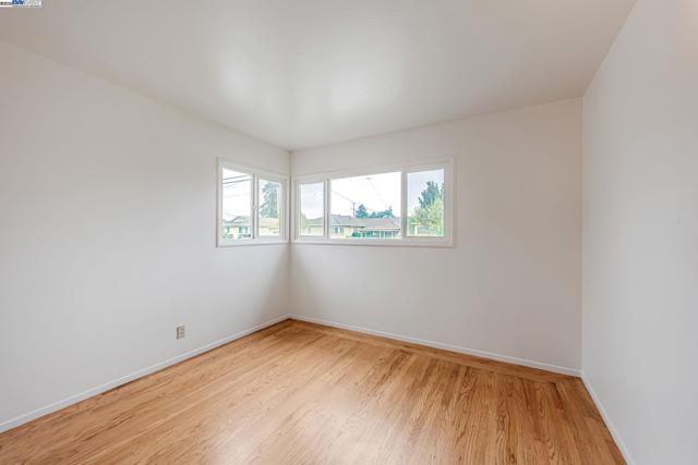 1315 Mersey Ave, San Leandro CA: https://media.crmls.org/mediaz/2ef0ac0b-1dec-4145-a9da-3d9fcaf9a657.jpg