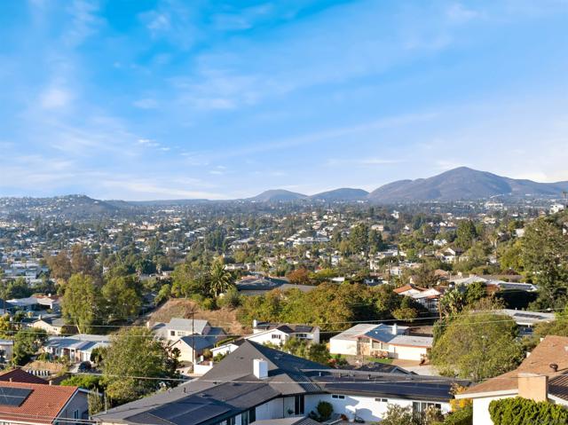 7953 Cinthia St, La Mesa CA: https://media.crmls.org/mediaz/2ef19052-94ab-43cf-a987-91dc04356ab4.jpg