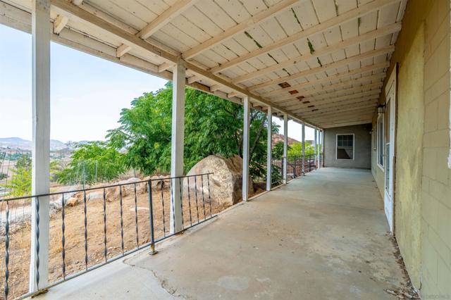 28587 Goetz Rd, Canyon Lake CA: https://media.crmls.org/mediaz/2ef19f67-b403-418c-a2f4-50c20e32e903.jpg