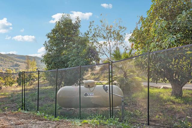 26086 Bear Valley Heights Road, Escondido CA: https://media.crmls.org/mediaz/2ef1f763-8257-4a10-aa82-144c670f66d8.jpg