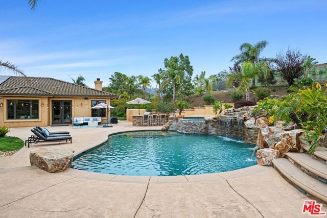 5105 Via El Cerro, Newbury Park CA: https://media.crmls.org/mediaz/2ef1ff46-bead-49a7-8501-82aa0e90c427.jpg