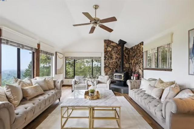 23762 Hutchinson Rd, Los Gatos CA: https://media.crmls.org/mediaz/2ef226b5-382b-4502-a1b7-7f5f7295f87b.jpg
