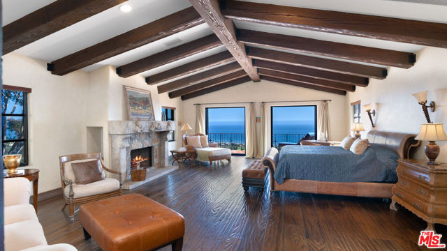 23806 Malibu Crest Drive, Malibu CA: https://media.crmls.org/mediaz/2ef2fbd5-d303-4dac-b9f4-78e8e0781901.jpg